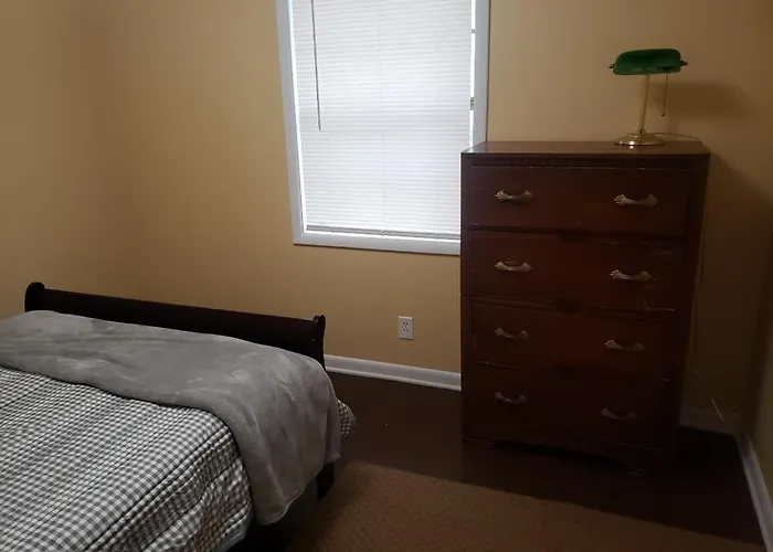 Pete's Place - Quiet Beautiful 3 Bedroom In The Heart Of Holiday home Tulsa