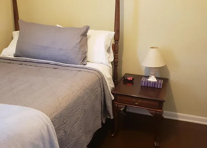 Pete's Place - Quiet Beautiful 3 Bedroom In The Heart Of