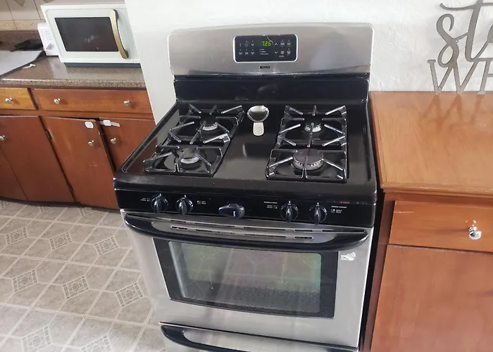 Pete's Place - Quiet Beautiful 3 Bedroom In The Heart Of